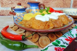 Sarmale in foi de varza alba umplute cu carne de pui si dovleac placintar