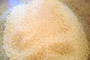 Berbecut cu ceapa, vin rosu si cuscus