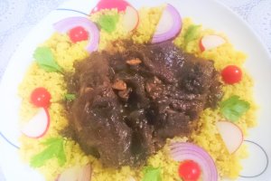 Berbecut cu ceapa, vin rosu si cuscus