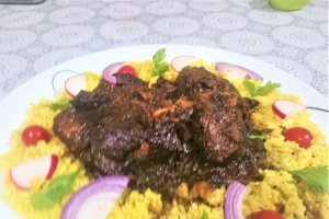Berbecut cu ceapa, vin rosu si cuscus