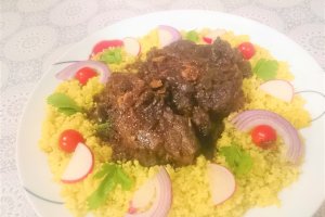 Berbecut cu ceapa, vin rosu si cuscus