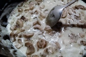 Midii/Scoici cu ciuperci si smantana