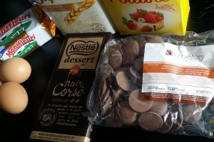Desert prajitura 'mi-cuit' cu ciocolata