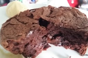 Desert prajitura 'mi-cuit' cu ciocolata