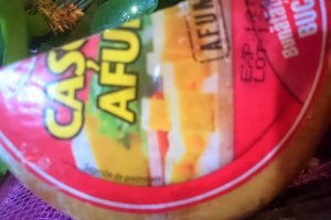 Porc cu taitei lati si cascaval afumat