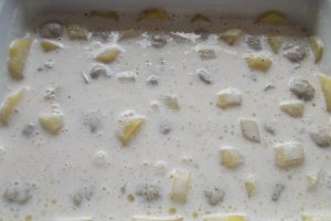 Chiftelute cu cartofi si sos de smantana, la cuptor