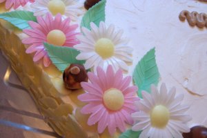 Desert tort inima cu alune de padure si fulgi de migdale