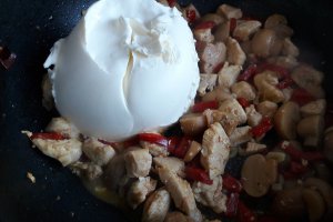 Paste cu pui, ciuperci si mascarpone