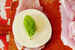Rulouri de curcan gratinate