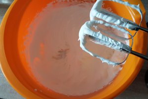 Desert tort cu crema de ciocolata, afine si zmeura - Reteta 800