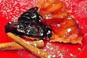 Desert tarta de toamna rasturnata cu mere, prune si gem de prune