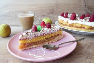 Desert tarta cu mere, pandispan si mascarpone