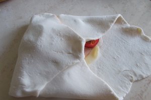 Aperitiv pachetele mic dejun, cu aluat foietaj