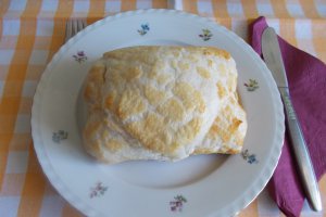 Aperitiv pachetele mic dejun, cu aluat foietaj