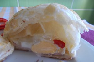 Aperitiv pachetele mic dejun, cu aluat foietaj