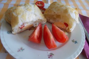 Aperitiv pachetele mic dejun, cu aluat foietaj
