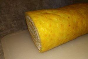 Aperitiv rulada din legume, umpluta cu crema de branza