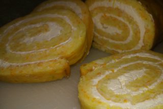 Aperitiv rulada din legume, umpluta cu crema de branza