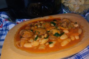 Fasole cu carnati afumati la slow cooker Crock-Pot