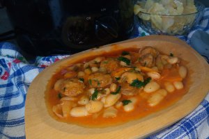 Fasole cu carnati afumati la slow cooker Crock-Pot