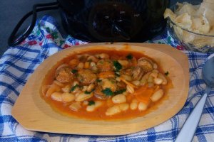 Fasole cu carnati afumati la slow cooker Crock-Pot