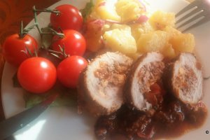 Rulada de porc cu branza cheddar