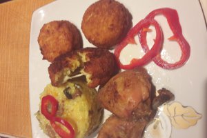 Aperitiv chiftele de orez cu miez de cascaval