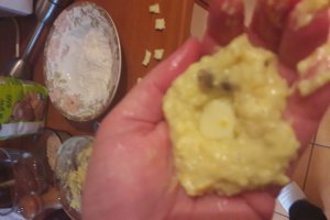 Aperitiv chiftele de orez cu miez de cascaval