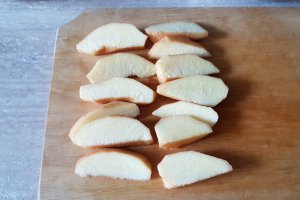 Piept de rata cu gutui caramelizate in miere si gem de afine