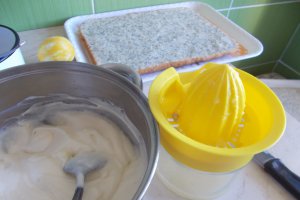 Desert prajitura cu mac si crema de lamaie