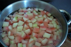 Dulceata de coji de pepene rosu
