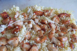 Piept de pui cu mozzarella si cus-cus, la cuptor