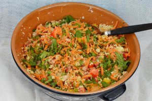 Salata cu legume si quinoa