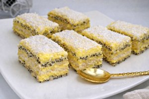 Desert prajitura cu mac si crema de vanilie