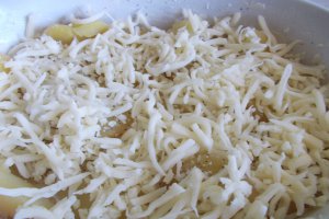 Cartofi cu mozzarella, la cuptor