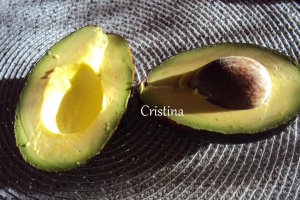 Avocado cu ton