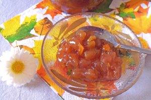 Dulceata din struguri albi cu vin si coaja de portocala