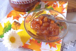 Dulceata din struguri albi cu vin si coaja de portocala