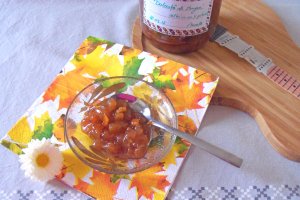 Dulceata din struguri albi cu vin si coaja de portocala