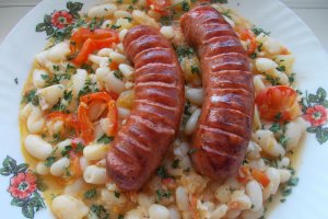 Fasole cu carnati de porc afumati