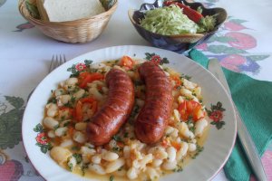 Fasole cu carnati de porc afumati