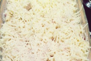 Paste gratinate cu pui, dovlecei si bacon
