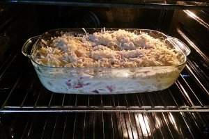 Paste gratinate cu pui, dovlecei si bacon