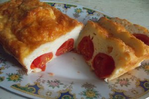 Aperitiv chec cu branzeturi si rosii cherry