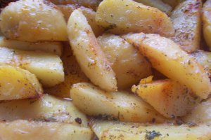 Cartofi aromatizati, la cuptor