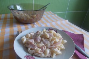 Salata de paste, cu sunca si maioneza