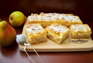 Desert prajitura cu pere de toamna si crema de branza cu aroma de vanilie