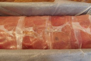 Rulada din sunculita umpluta cu piure si cascaval