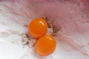 Aperitiv pogacele cu branza de burduf si cascaval