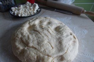 Aperitiv pogacele cu branza de burduf si cascaval